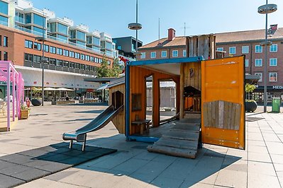 Pergolan på Rådhustorget har flera olika sittplatser