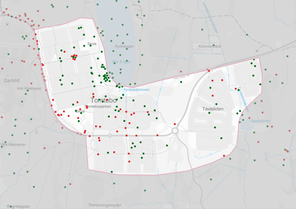 Karta 2: Kartillustration över Tomtebo och Tavleliden som visar var invånarna i Umeå tycker det finns trivsamma och otrivsamma platser. Gröna och röda punkter är ungefär lika många. Ett litet luster av gröna punkter vid Nydalasjöns södra del och ett än mindre kluster av röda punkter i norra delen av Tomtebo. Färre punkter av båda färger jämt på Tavleliden.